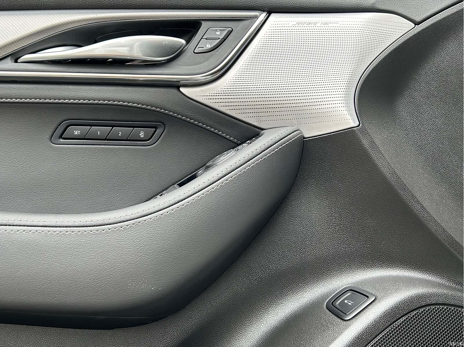 Cadillac CT5, 2023 25