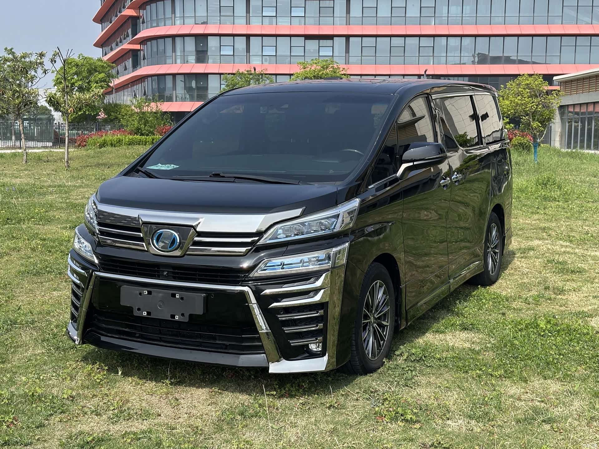 Toyota Vellfire, 2021 1