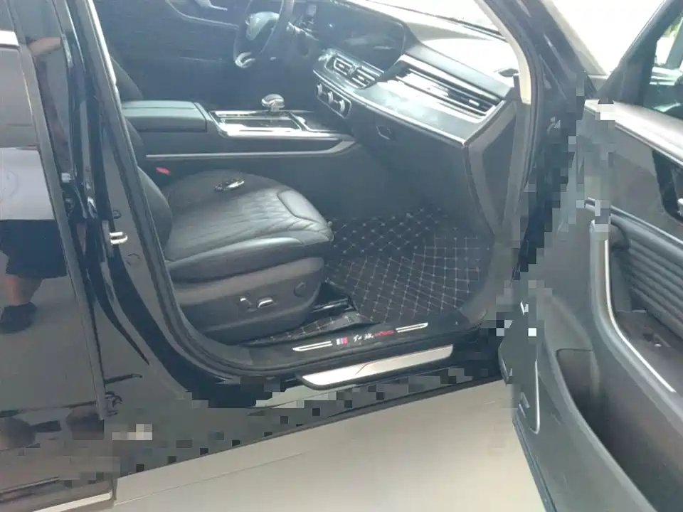 Hongqi HS5