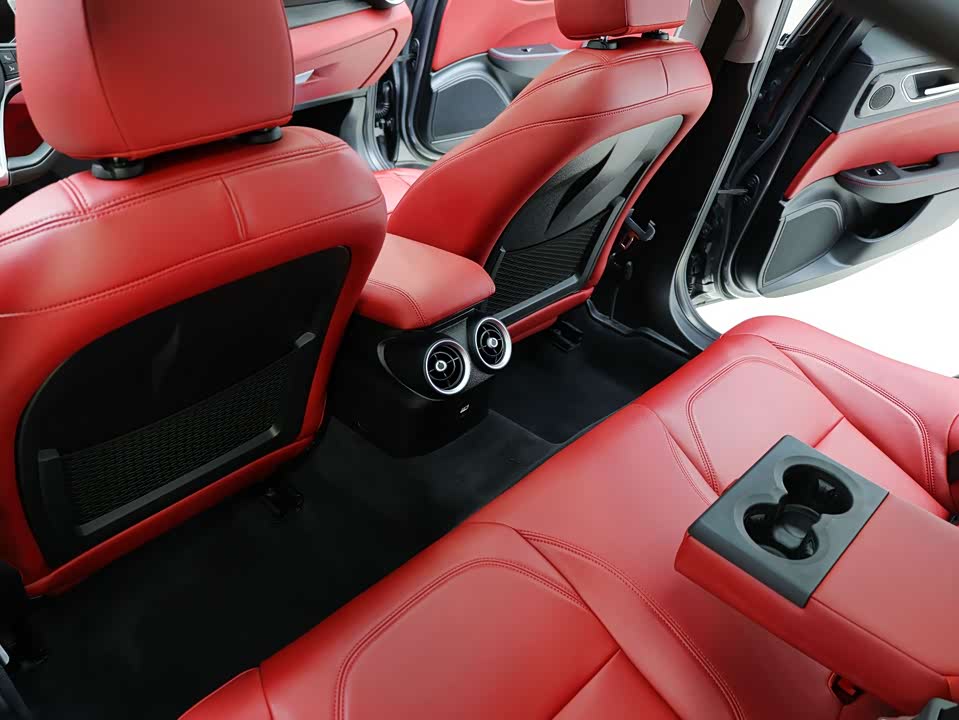 Alfa Romeo Giulia Alfa Romeo Giulia