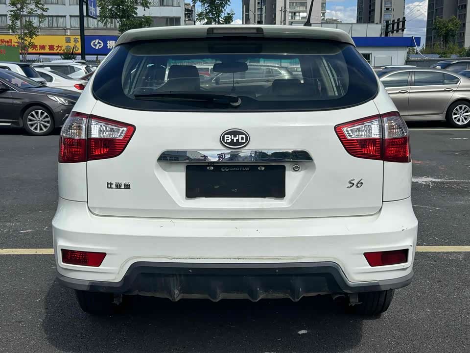 BYD S6