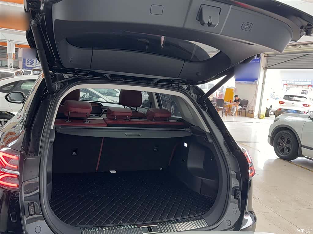 Hongqi HS5, 2024 13