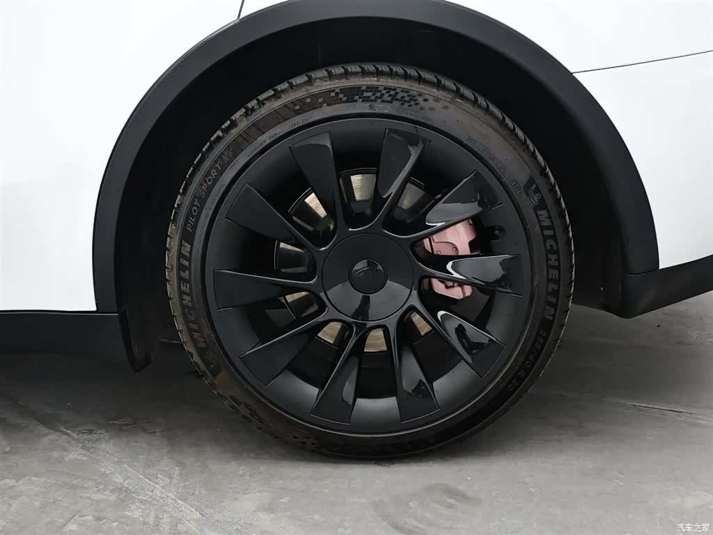 Tesla Model Y, 2024 10