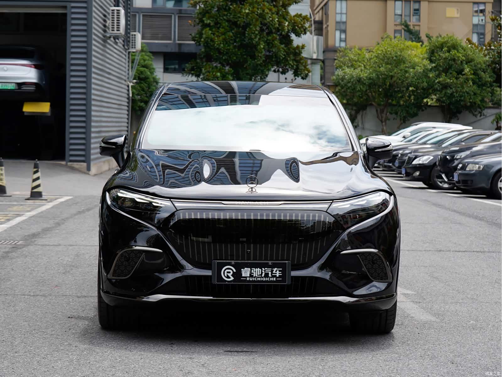 Maybach EQS, 2025 2
