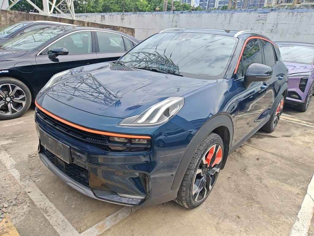Lynk & Co 06