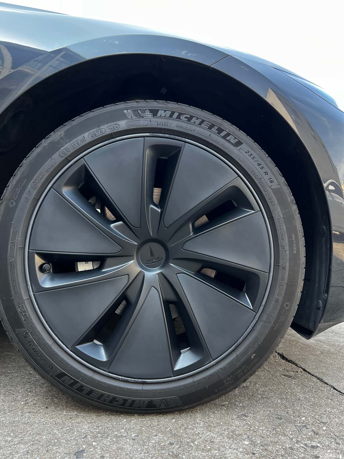 Tesla Model 3, 2024 4