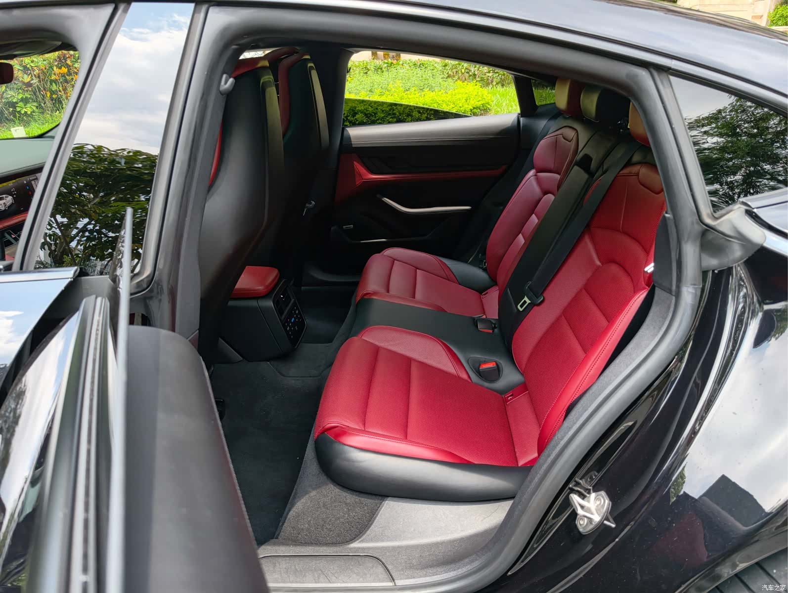 Porsche Taycan, 2021 10