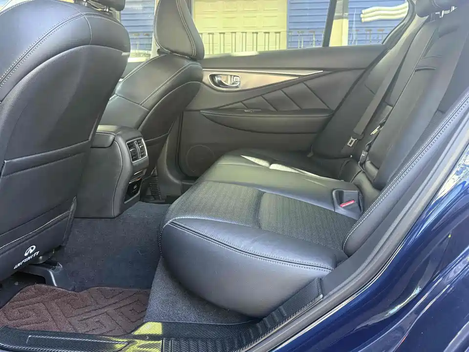 Infiniti Q50L