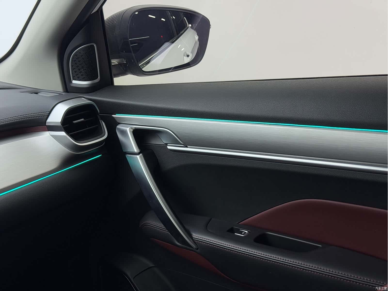 Geely Coolray, 2022 11
