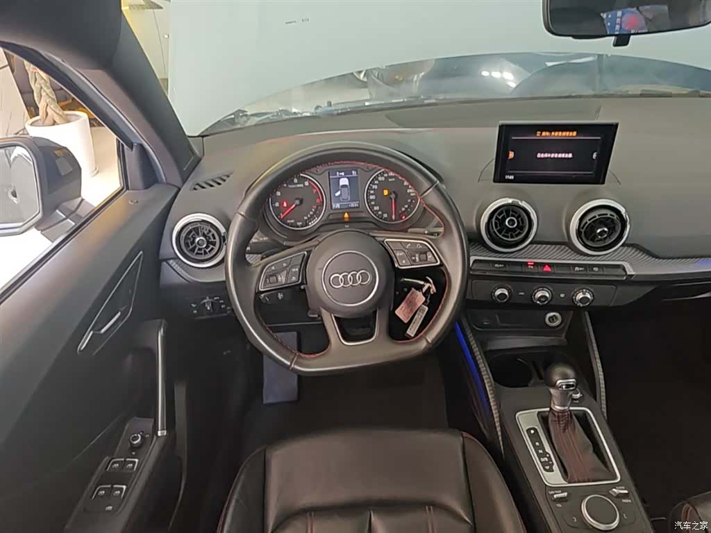Audi Q2L, 2023 11