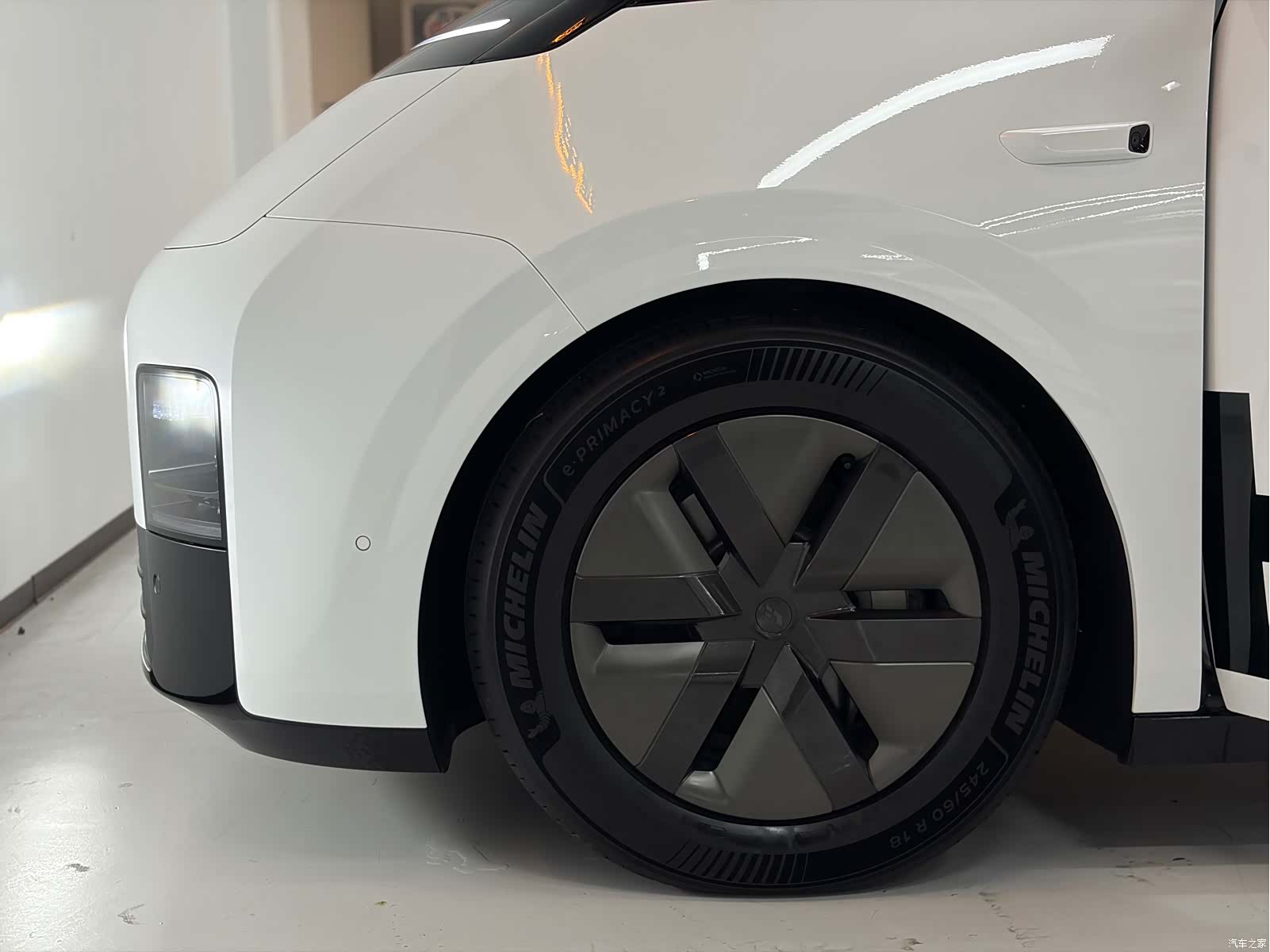 Li Auto MEGA, 2025 20