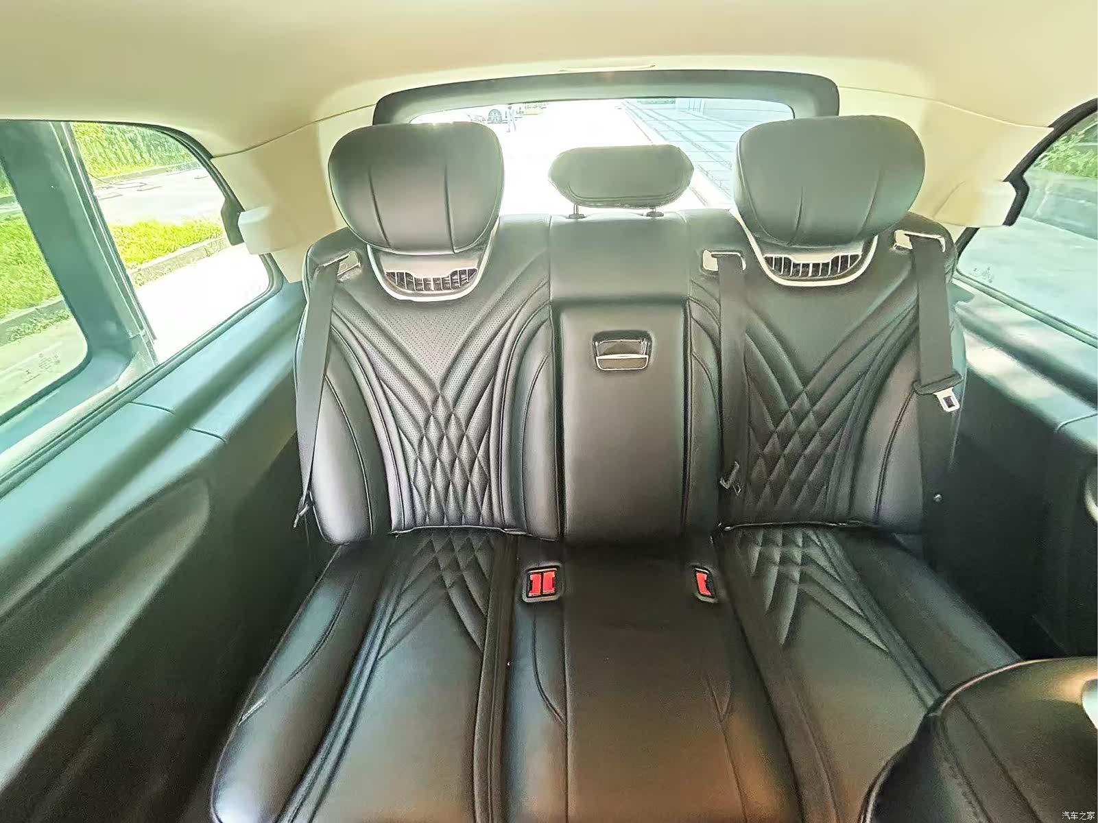 Mercedes-Benz 7, 2023 12