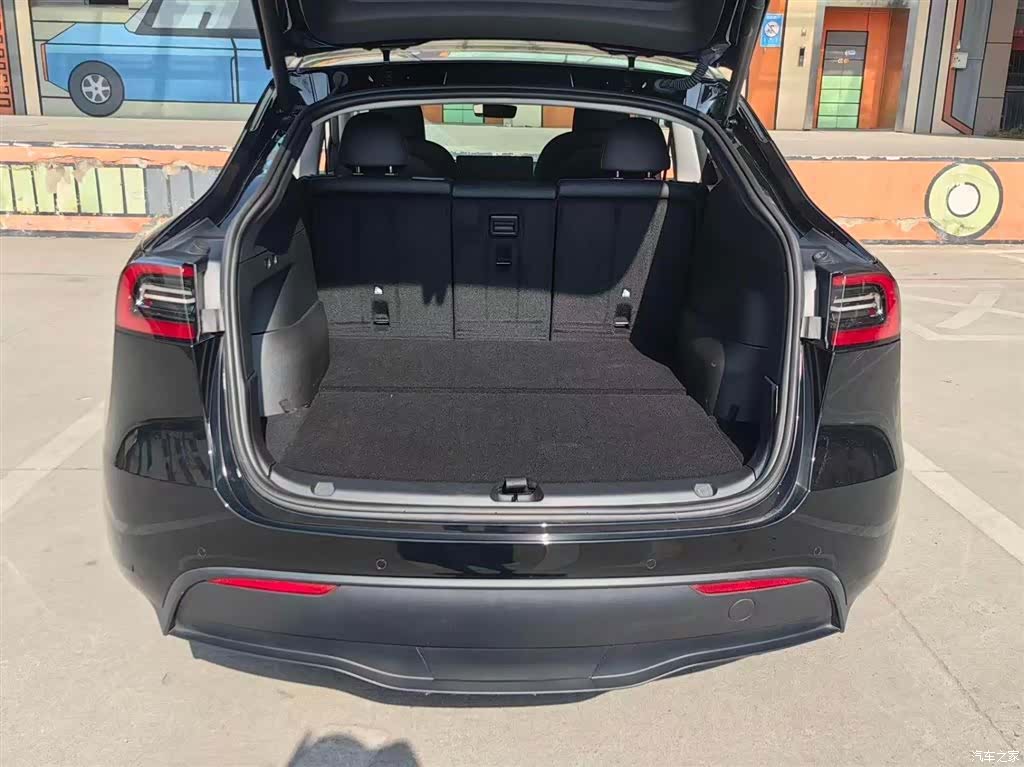 Tesla Model Y, 2024 13
