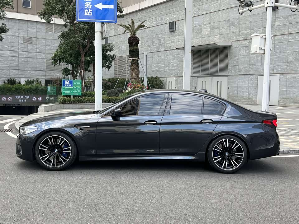 BMW M5