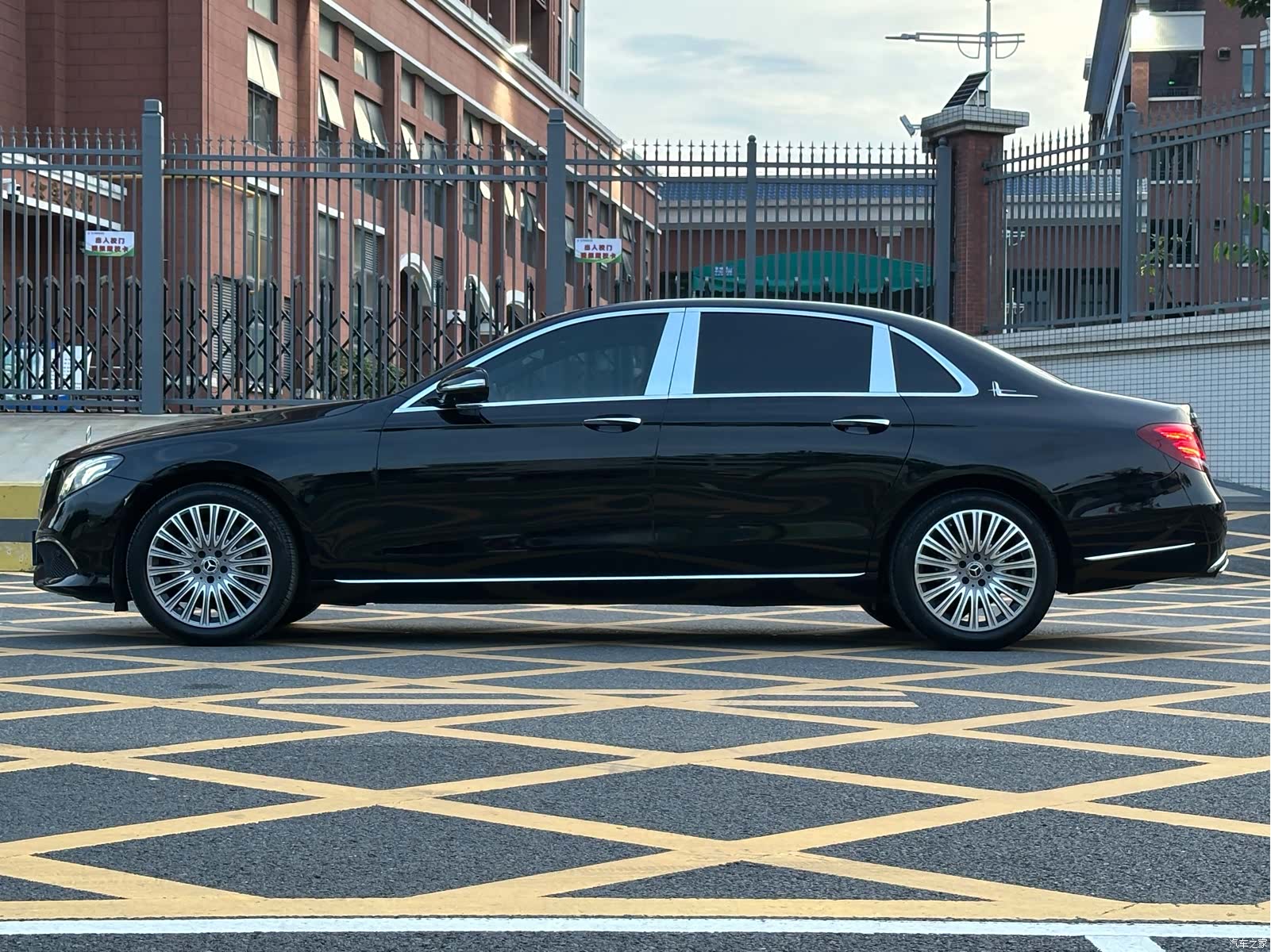 Mercedes-Benz E-Class, 2019 15