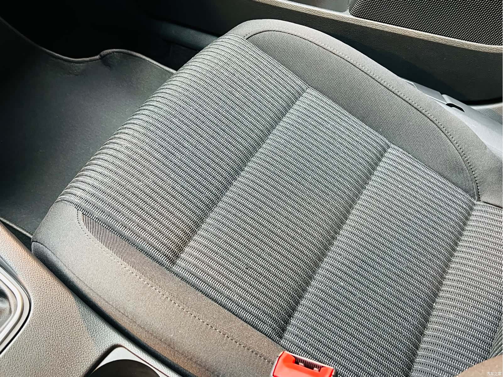 Volkswagen Sagitar, 2011 16