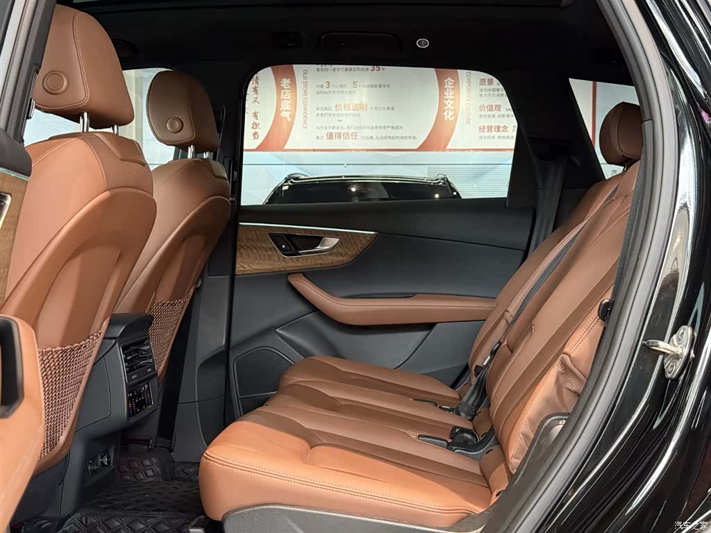 Audi Q7, 2025 14