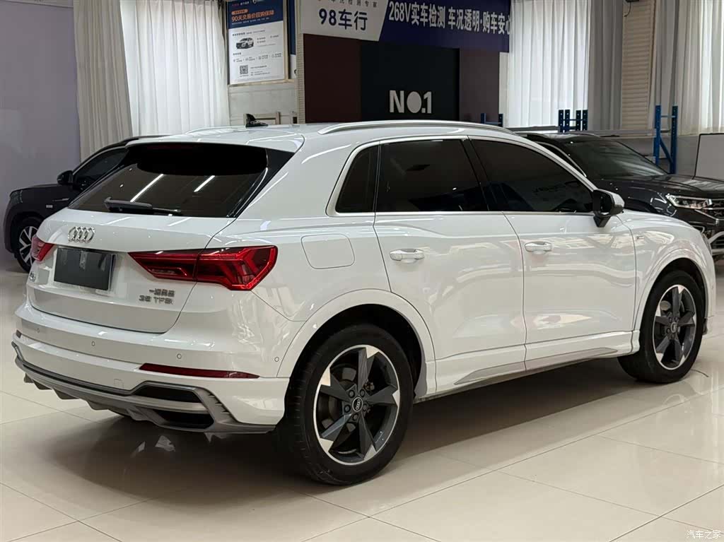 Audi Q3, 2023 4
