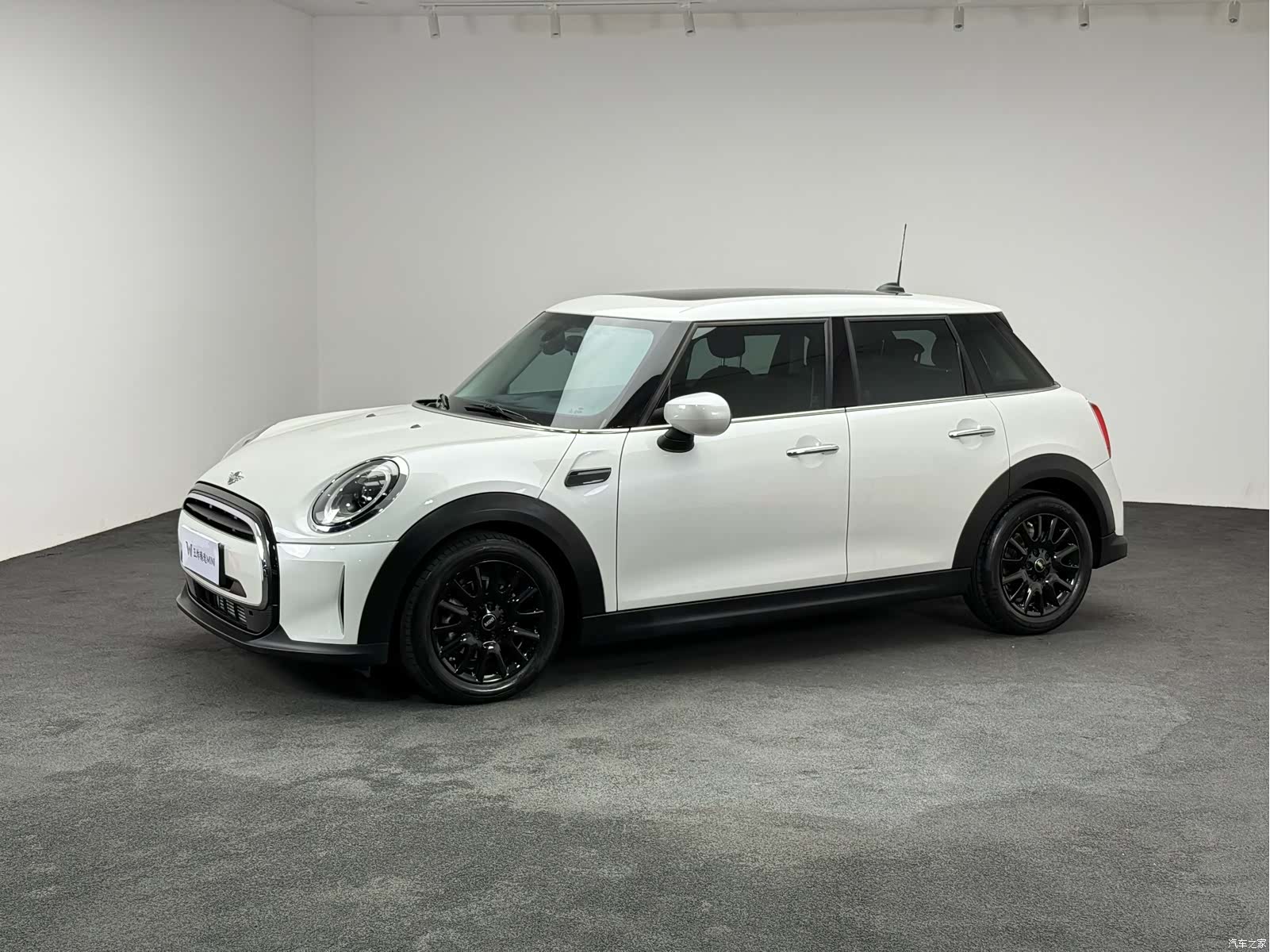 Mini ONE, 2023 3