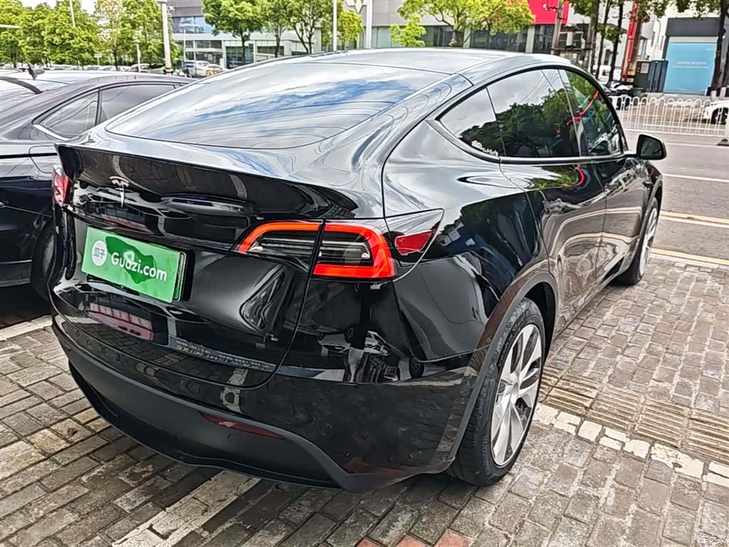 Tesla Model Y, 2023 7