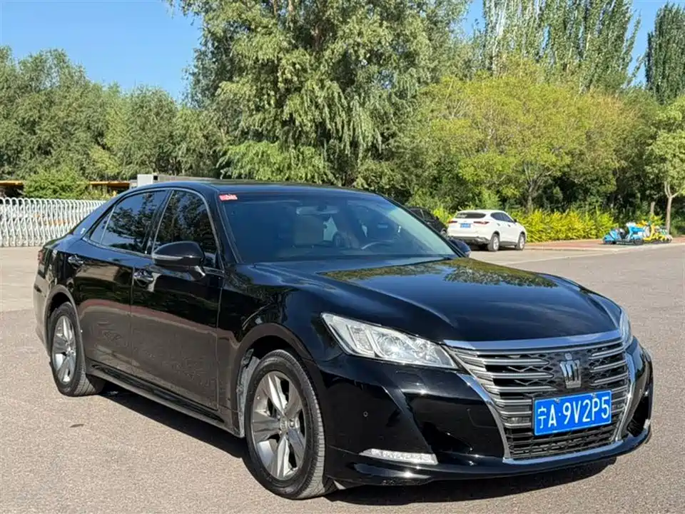 Toyota crown