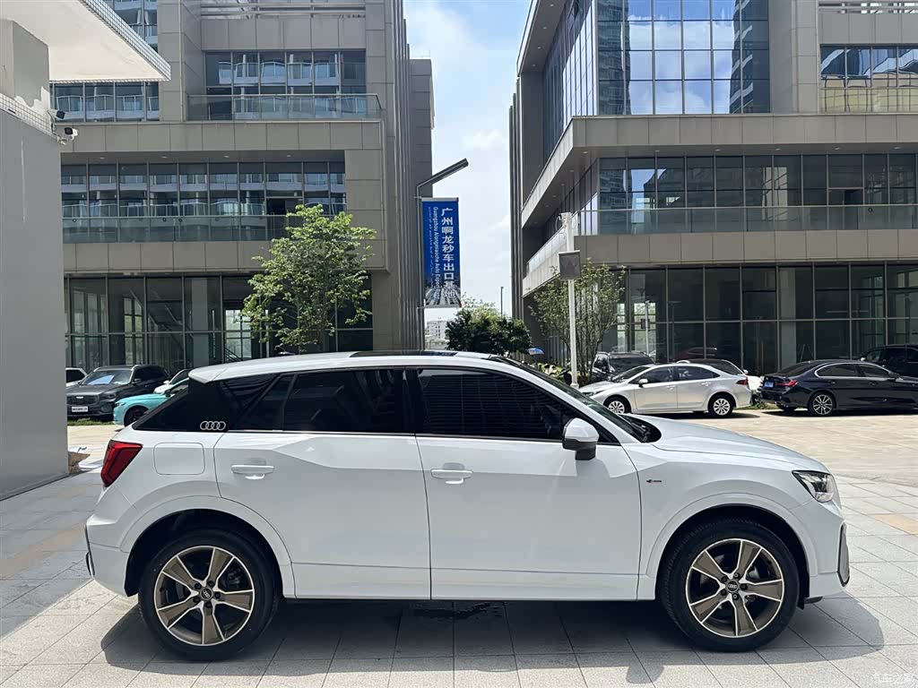 Audi Q2L, 2022 3