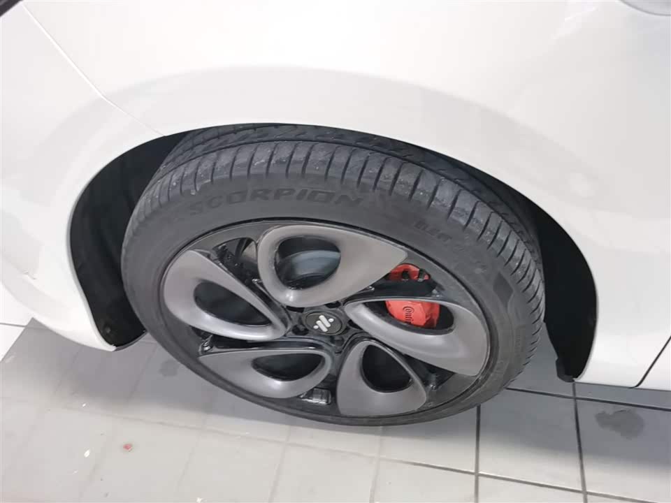 IM Motors Zhiji LS6 IM Motors Zhiji LS6