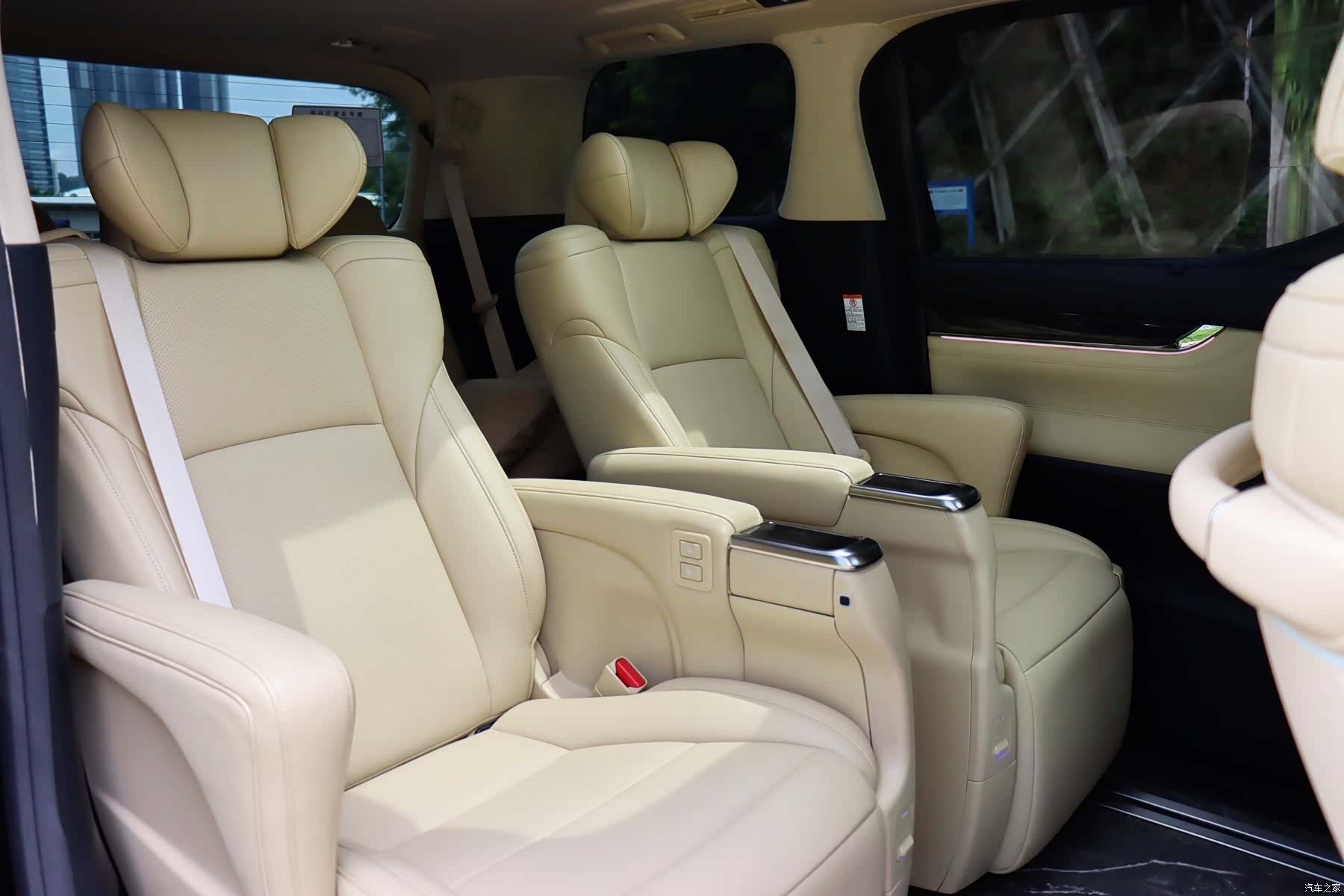 Toyota Alphard, 2017 9
