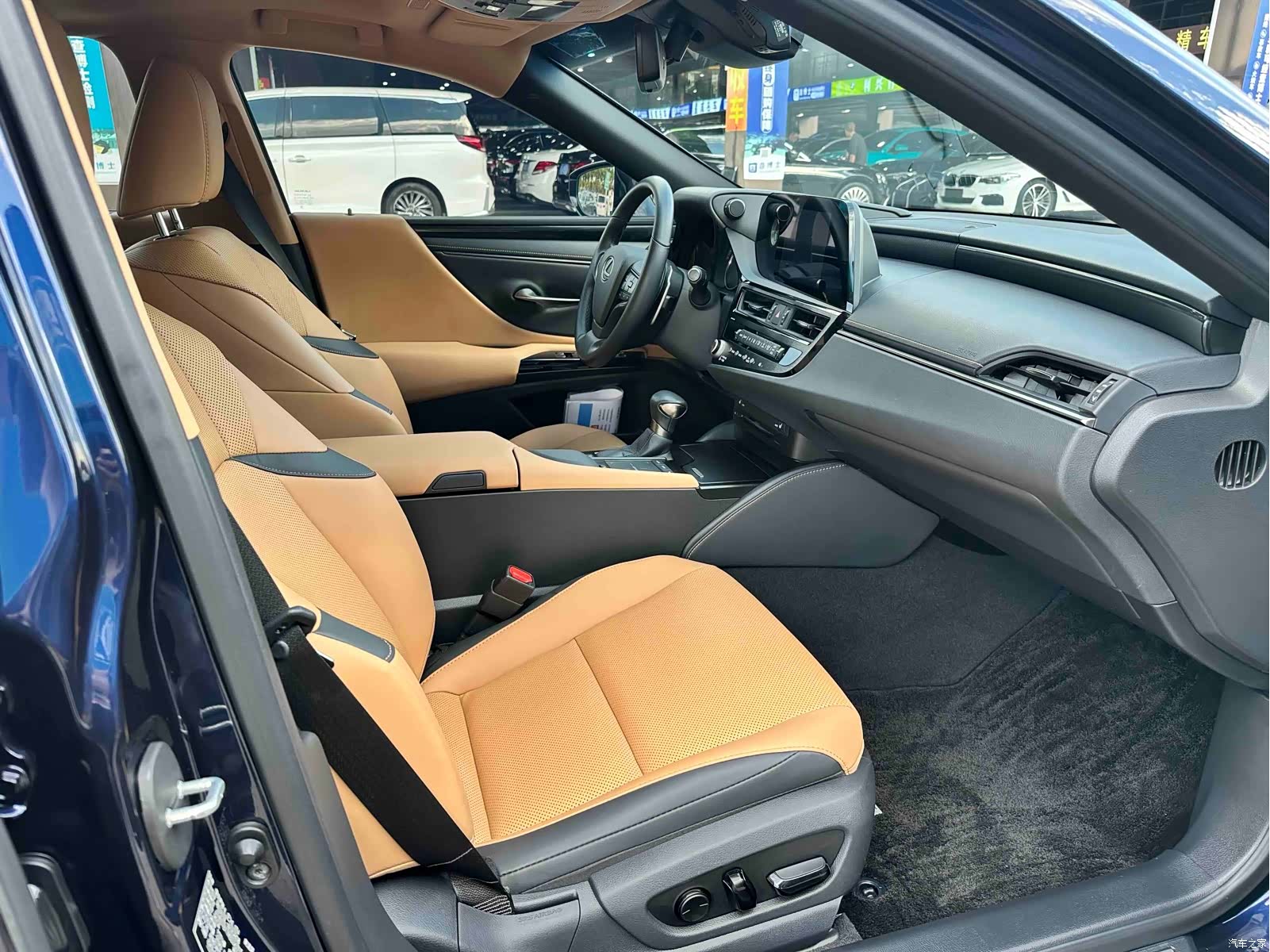 Lexus ES, 2022 14