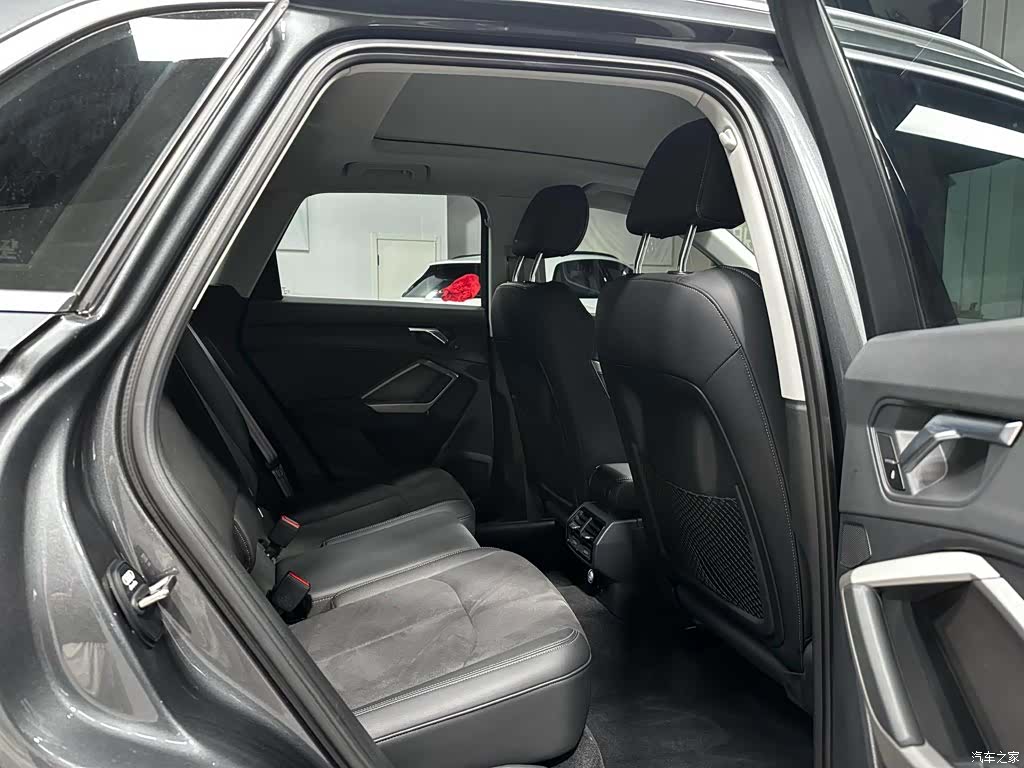 Audi Q3, 2022 11