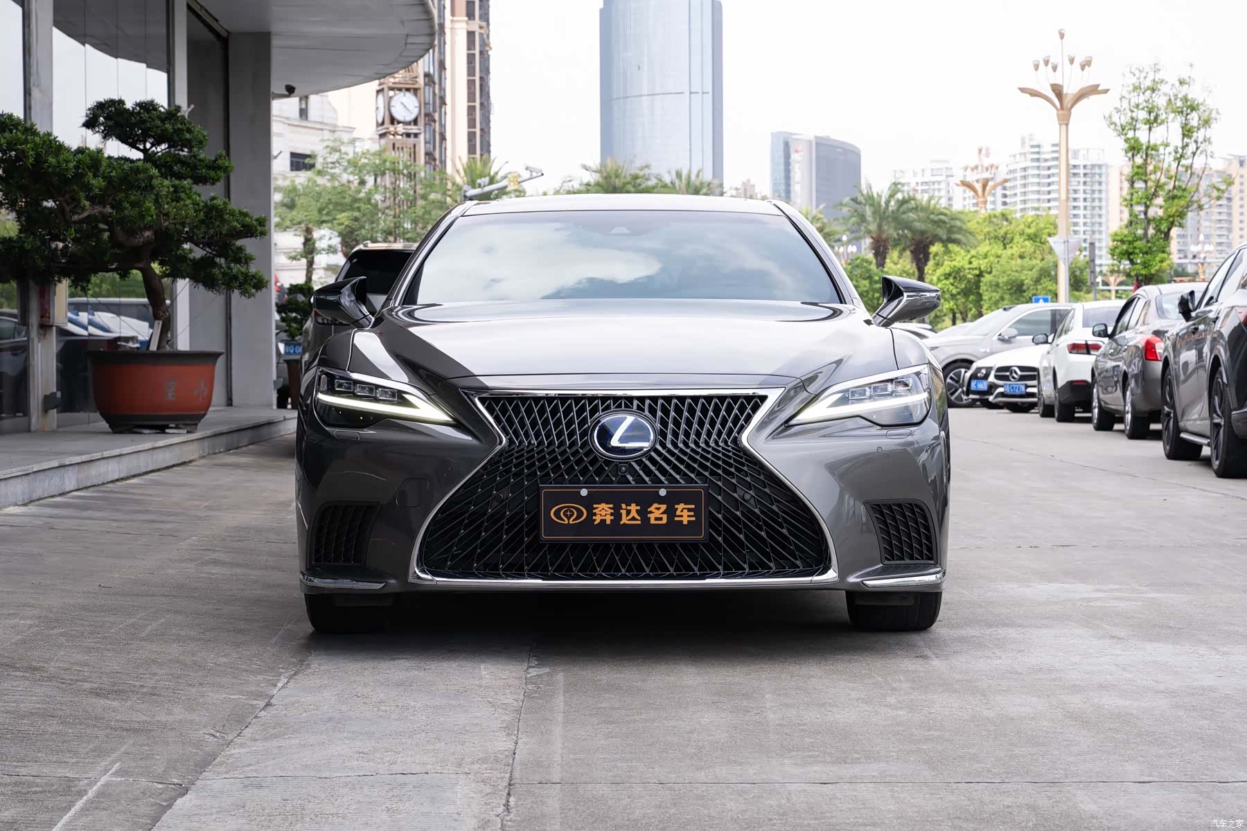 Lexus LS, 2022 2