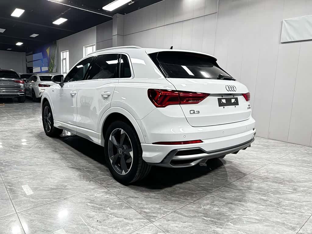 Audi Q3, 2022 4
