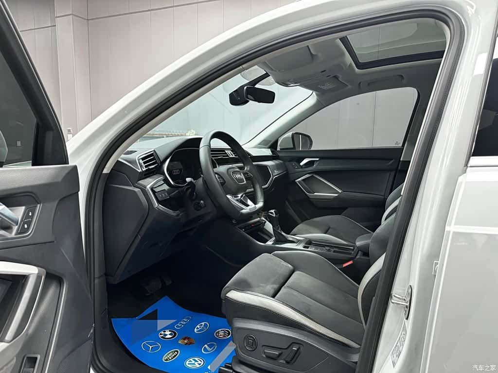Audi Q3, 2022 10