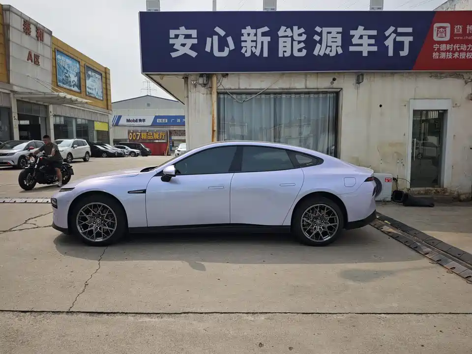 XPENG P7