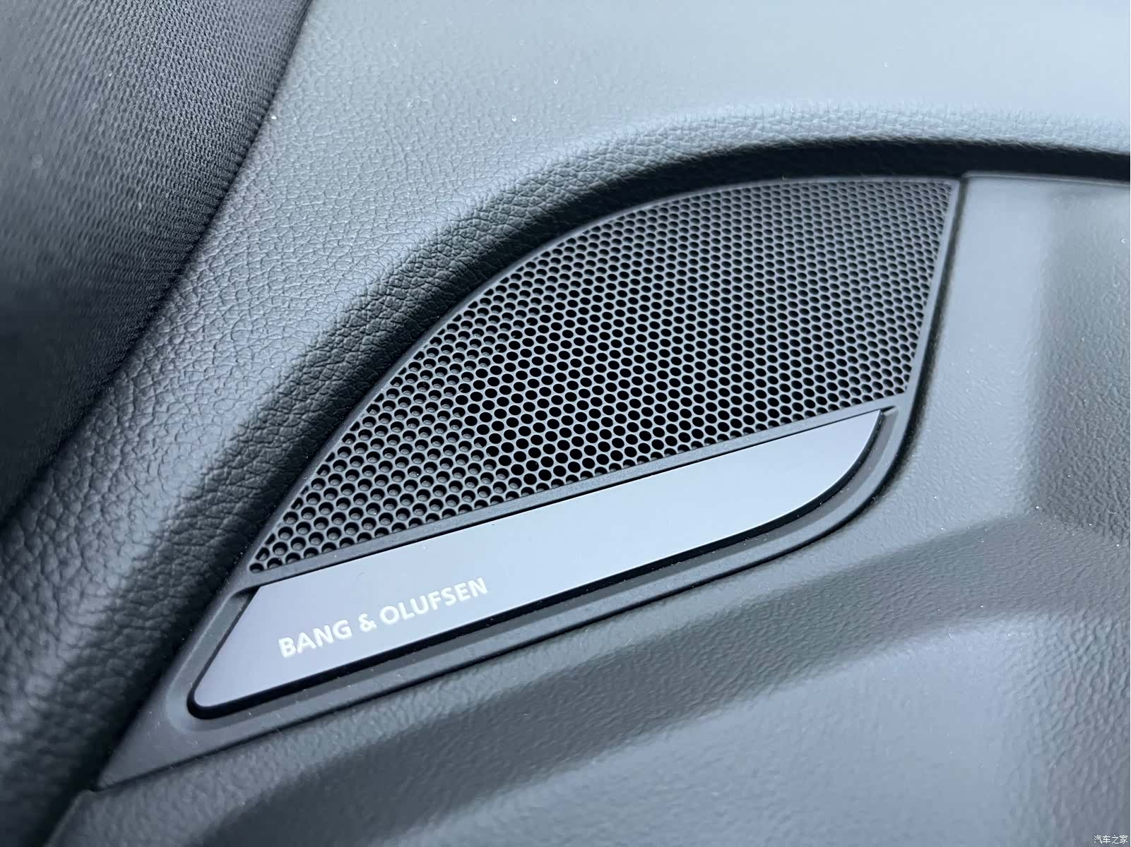 Audi Q5L, 2025 10