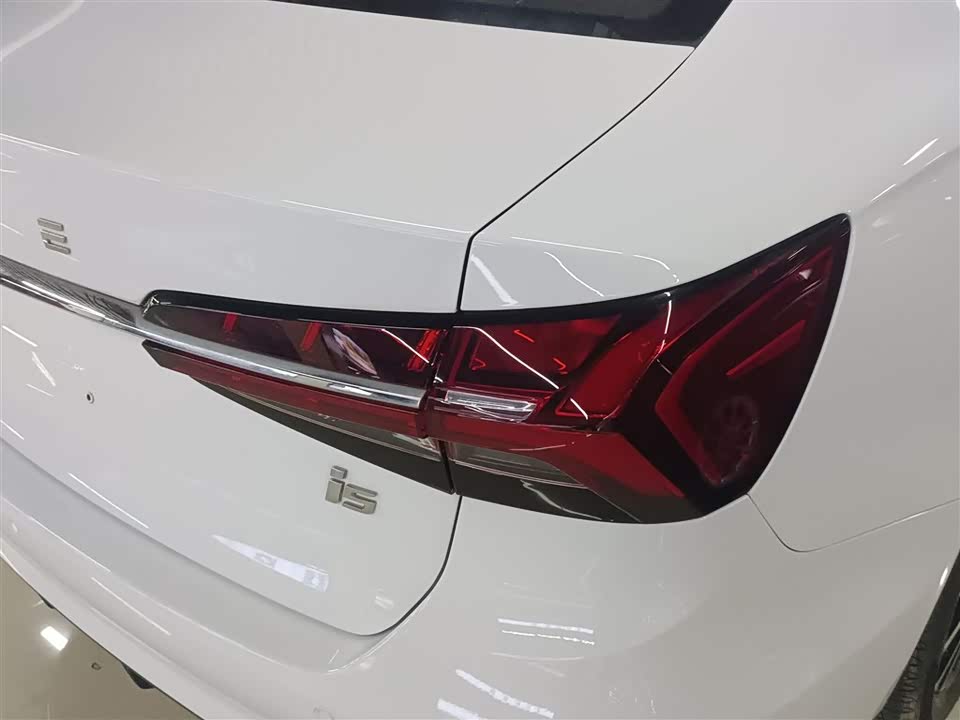 Roewe i5