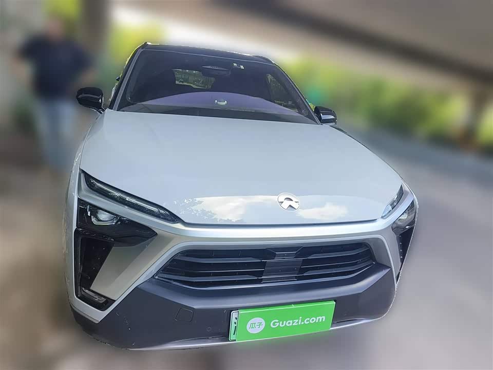 NIO ES8