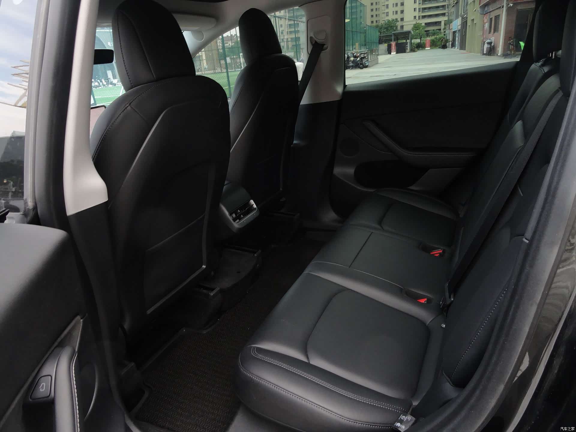 Tesla Model Y, 2021 3