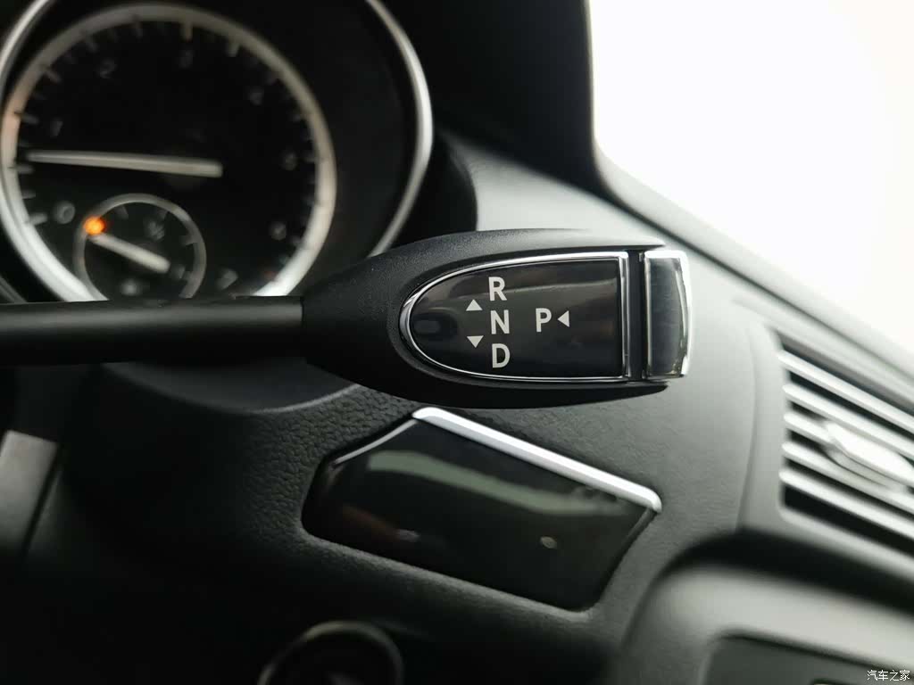 Mercedes-Benz R-Class, 2016 13