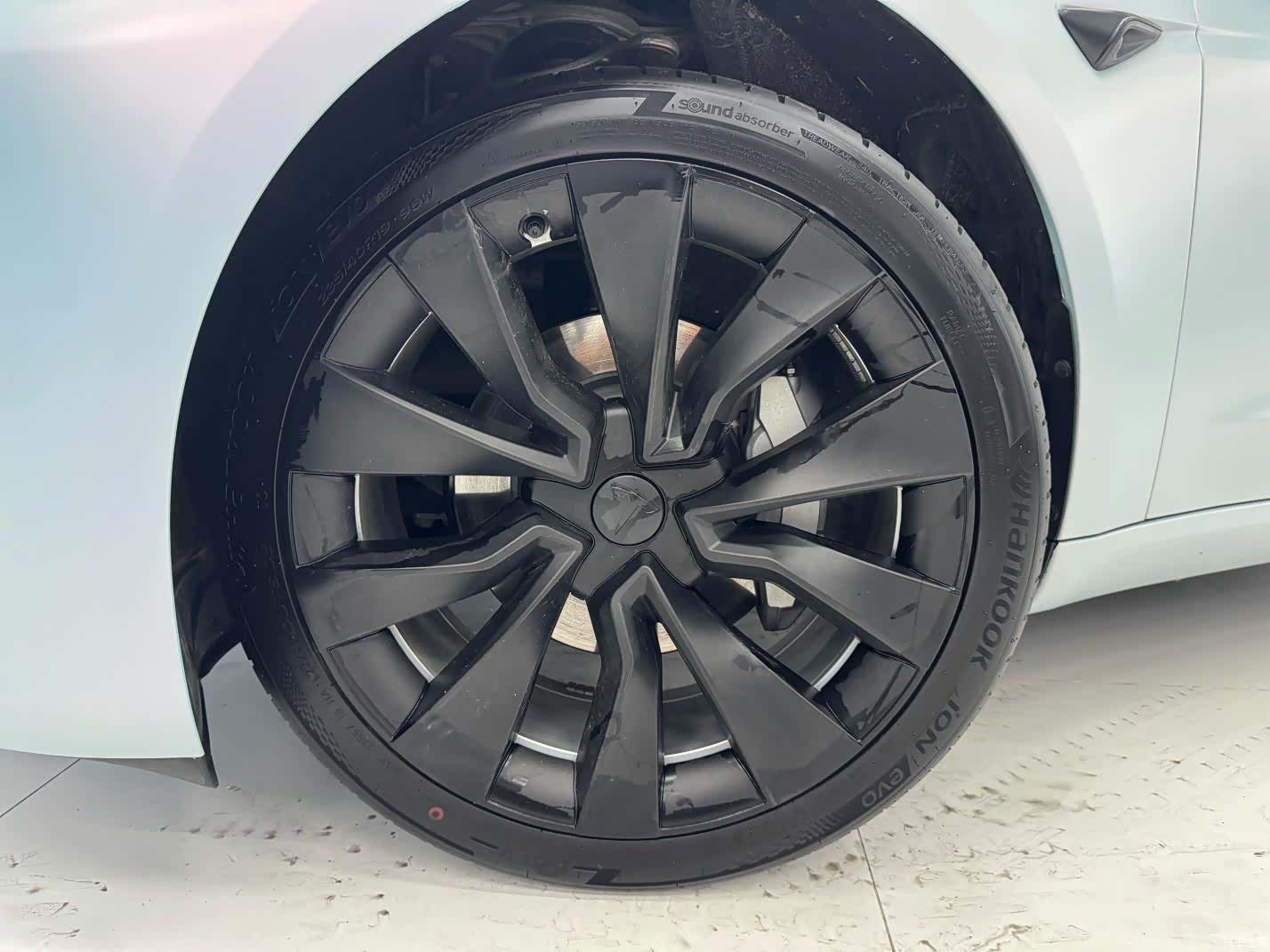 Tesla Model 3, 2025 8