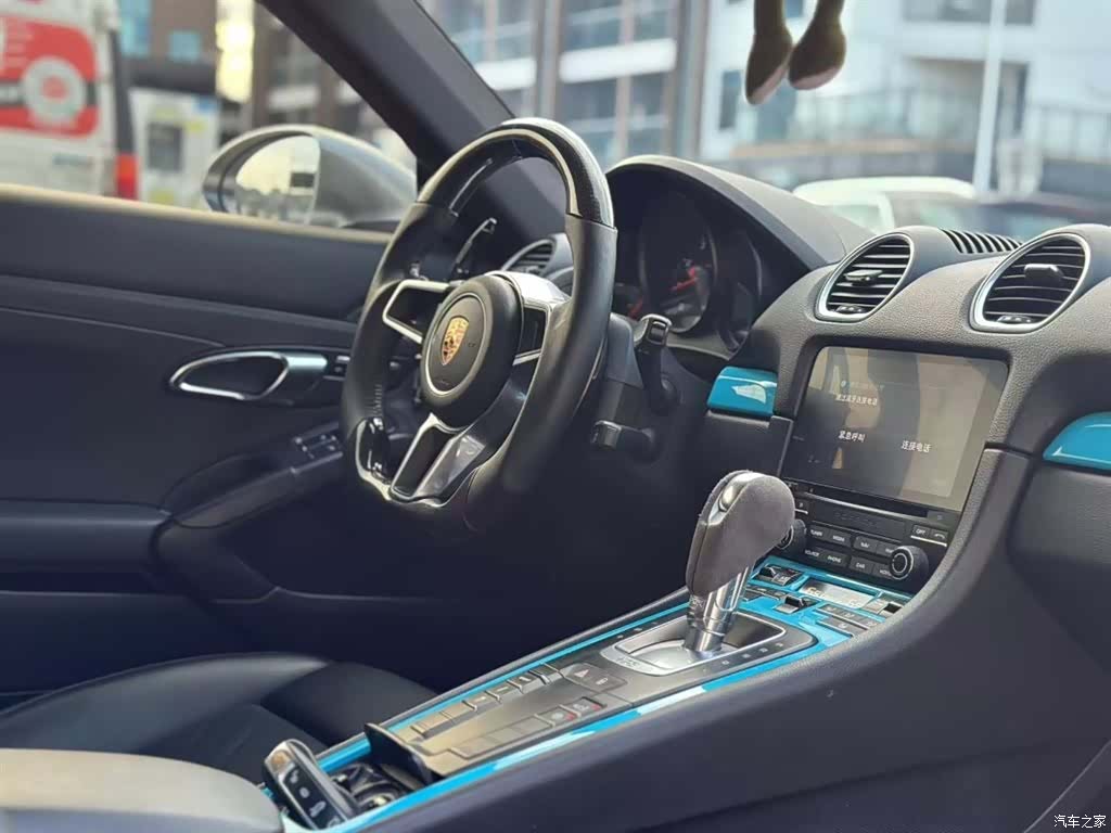 Porsche Cayman, 2018 все фото