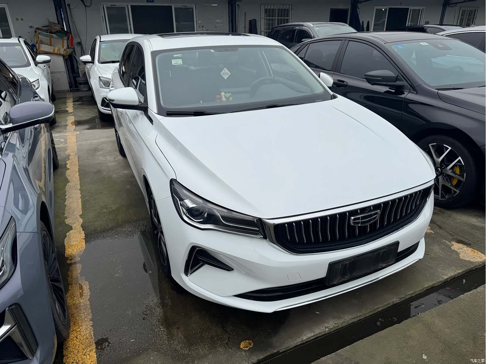 Geely Emgrand, 2022 3