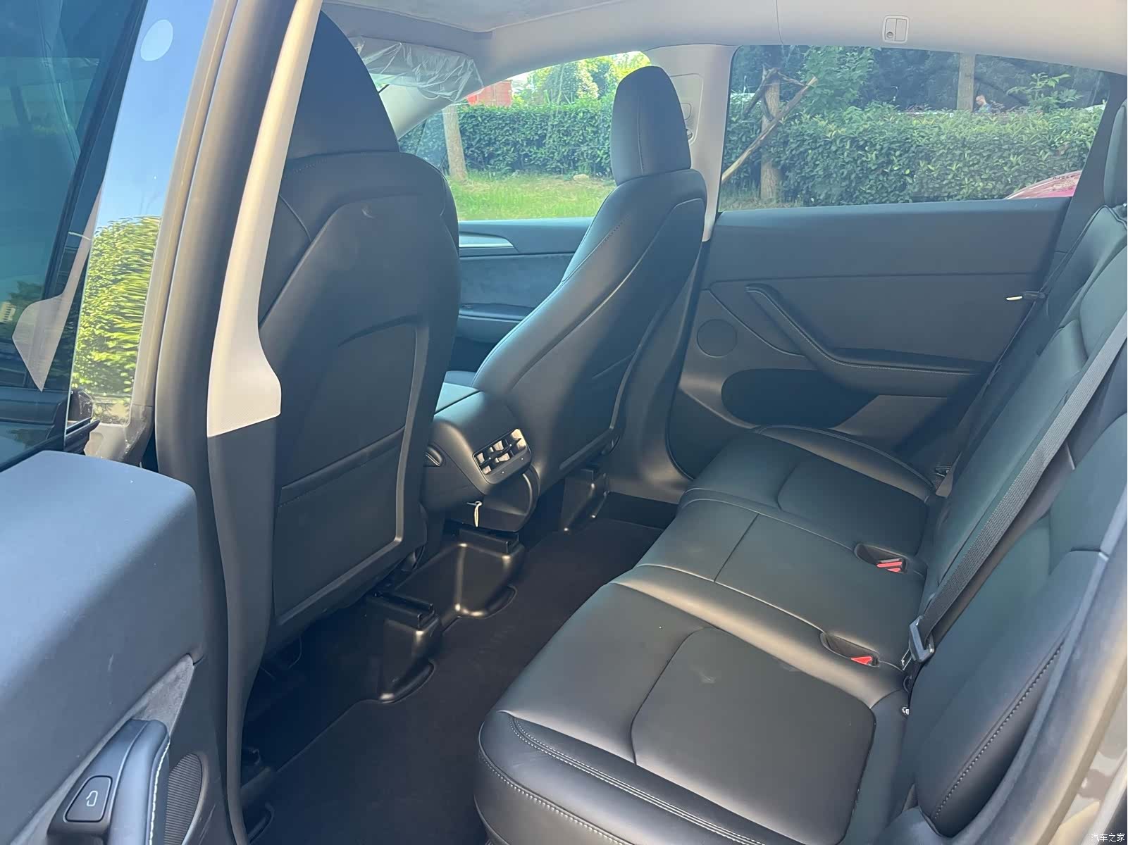 Tesla Model Y, 2024 все фото