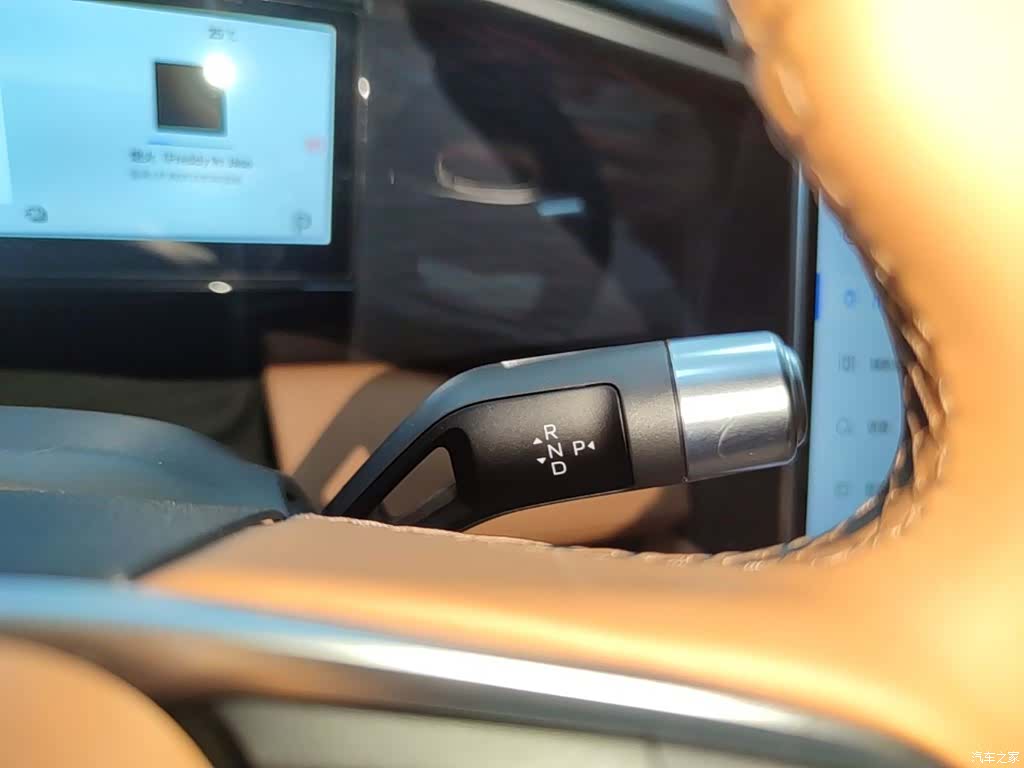 Geely Galaxy L7, 2025 10
