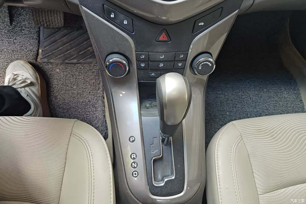 Chevrolet SE, 2015 16