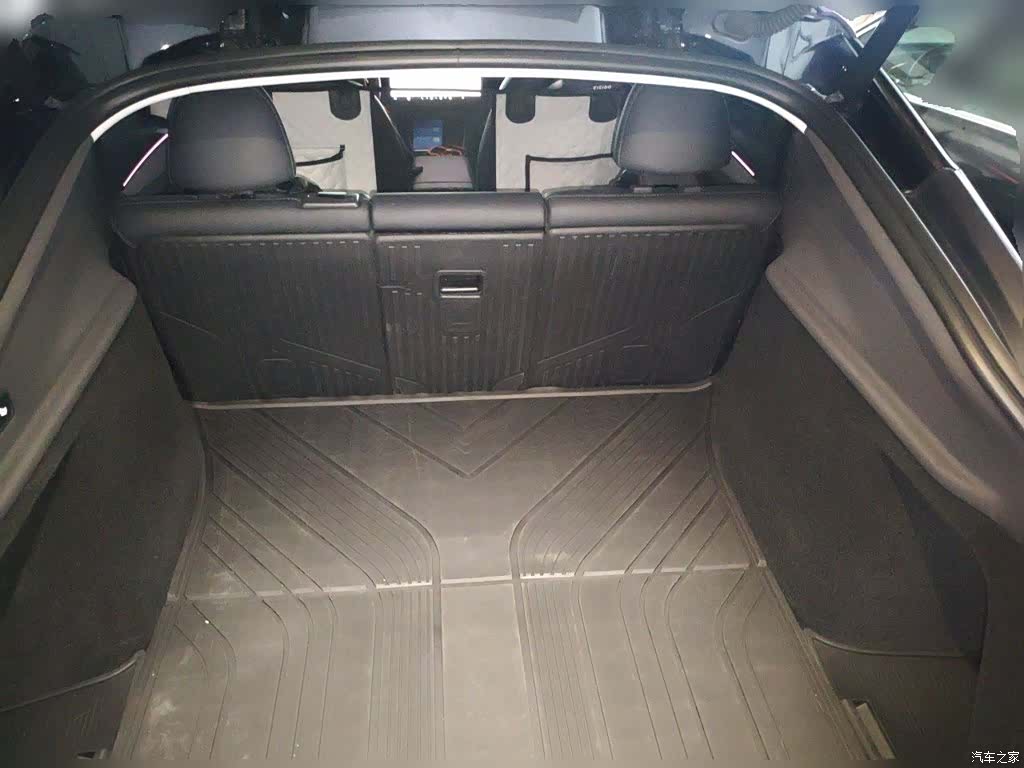 Tesla Model Y, 2025 10