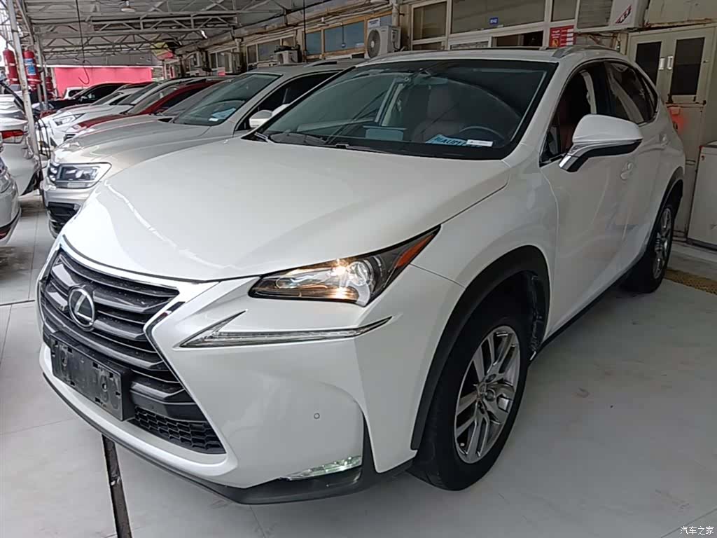 Lexus NX, 2015 1