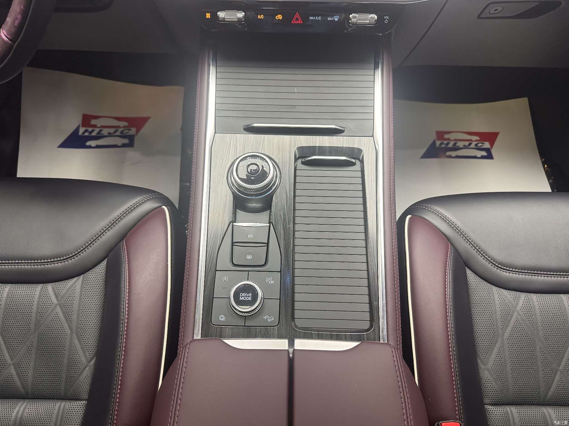 Ford Explorer, 2023 14