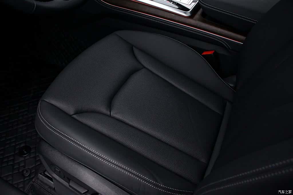 Audi Q7, 2025 13