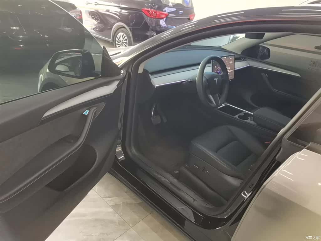 Tesla Model Y, 2024 16